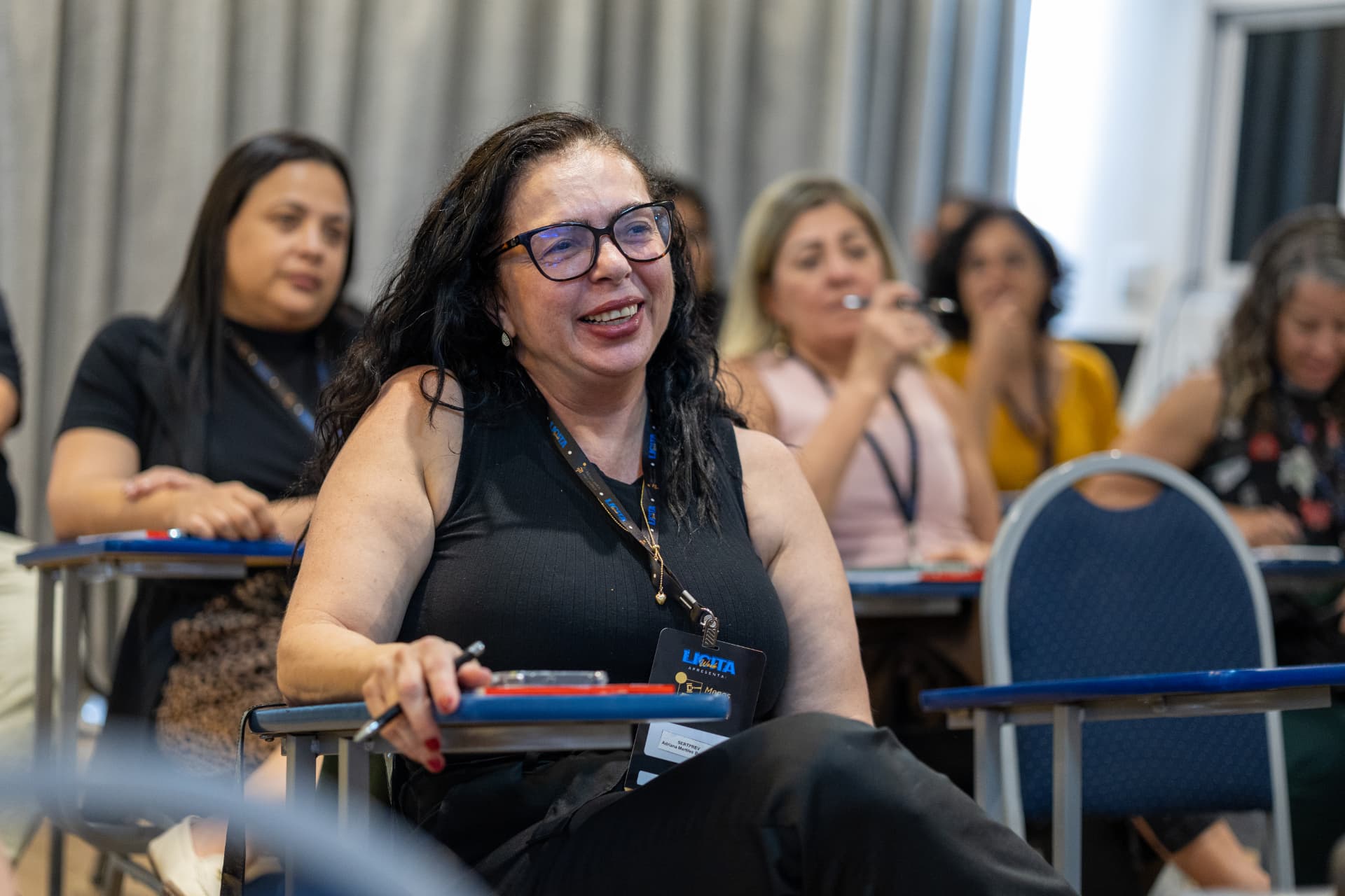 Participante sorrindo durante treinamento da 3R Capacita